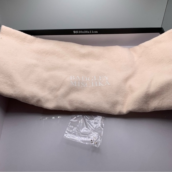 NWB Badgley Mischka Caia Platform Sandal silver metallic hearts size 8 2083 - Picture 7 of 13